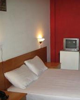 Sky Hotel Nicosia Habitación foto
